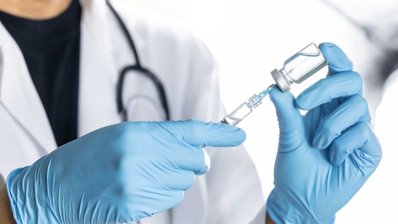 Минздрав сообщил о завершении второй фазы исследований вакцины 