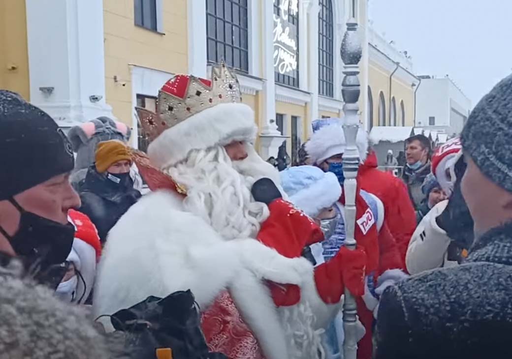 Дедов ярославль. Резиденция Деда Мороза в Ярославле. Дед Мороз ретро. Номер Деда Мороза Ярославль. Карета дед Мороз Ярославль.