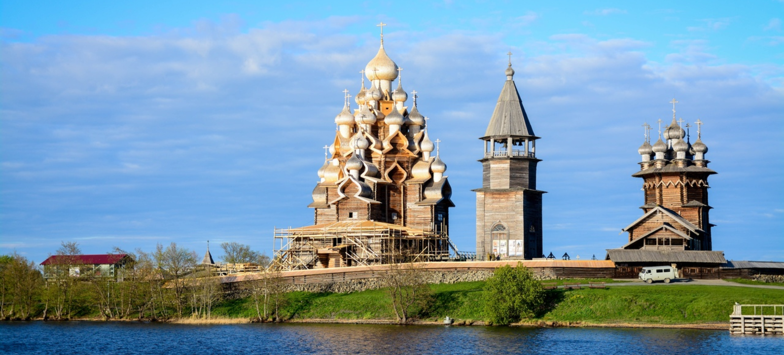 Русь наследие. Преображенская Церковь на острове Кижи. Храм в Карелии на острове Кижи. Храм Преображения Господня на Кижском Погосте в Карелии. Карелия Преображенская Церковь Кижи.