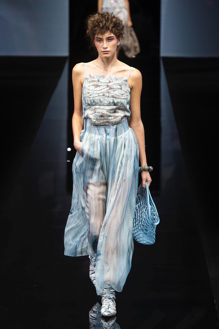 Giorgio Armani весна-лето 2019 - максимальная нежность красок и женственность линий Giorgio Armani весна-лето 2019