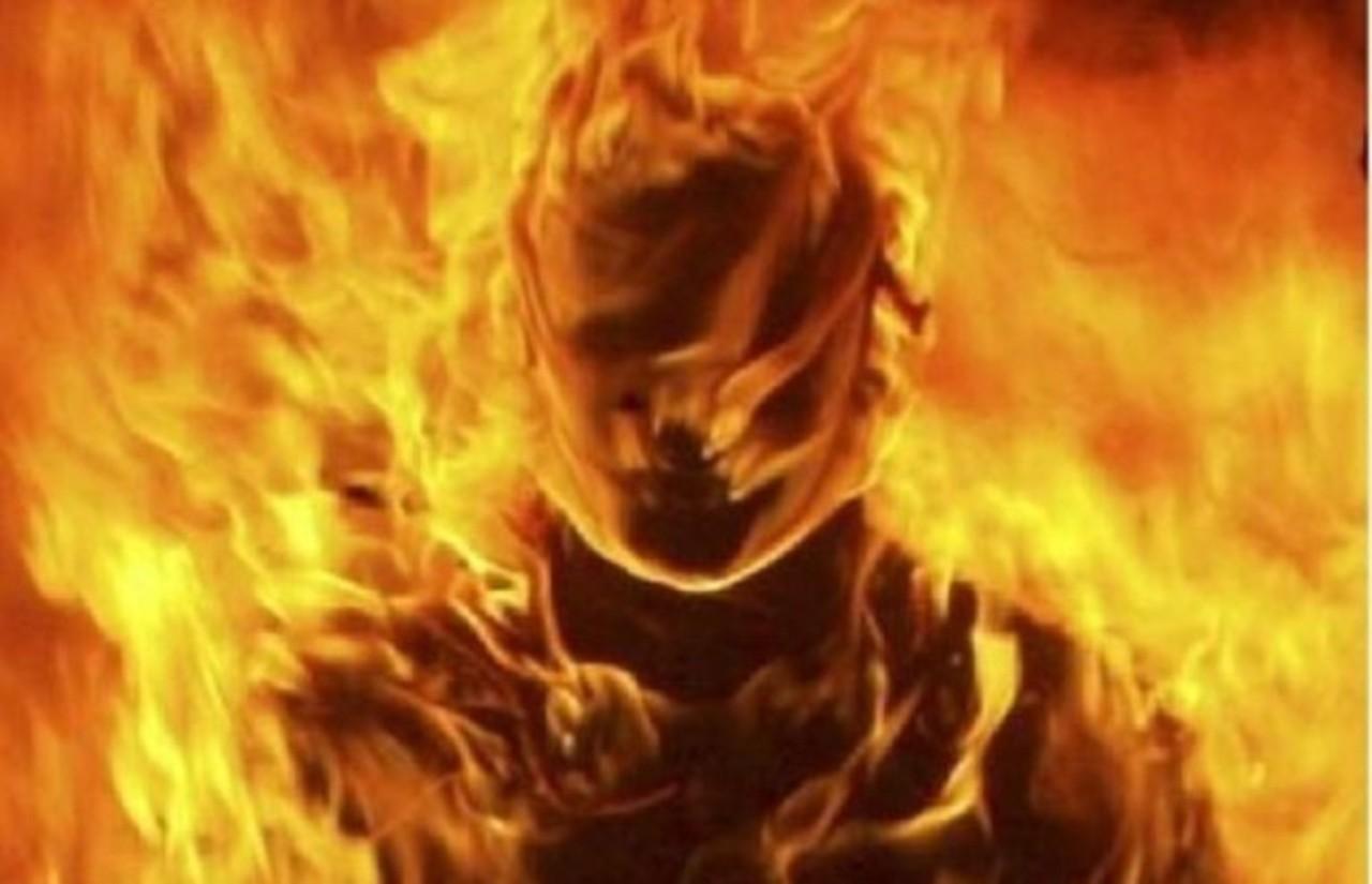 Правая горит лицо. Огненный человек. Человек из огня.