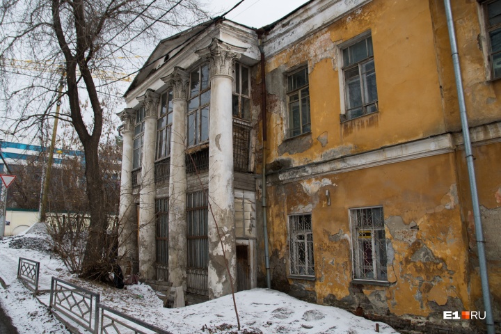 Старинные особняки в Екатеринбурге, где до сих пор живут люди построили, квартиры, здесь, находится, только, очень, Сейчас, усадьбы, семья, архитектуры, сейчас, сохранилась, одной, квартирах, вместо, Ивановна, когдато, квартира, живут, жильцов
