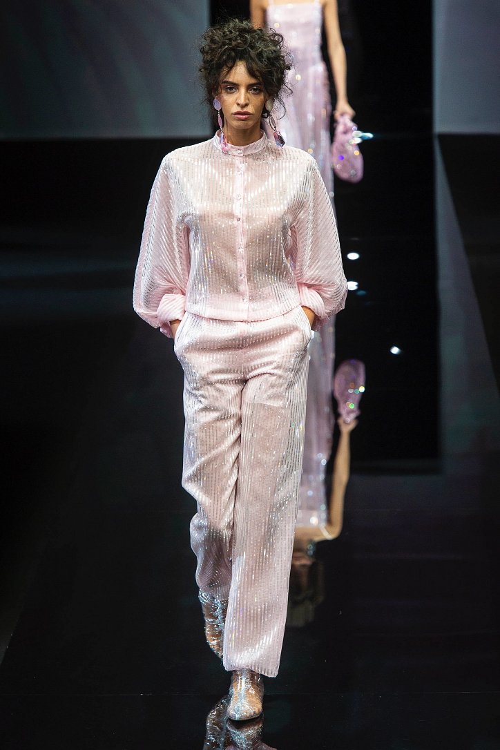 Giorgio Armani весна-лето 2019 - максимальная нежность красок и женственность линий Giorgio Armani весна-лето 2019