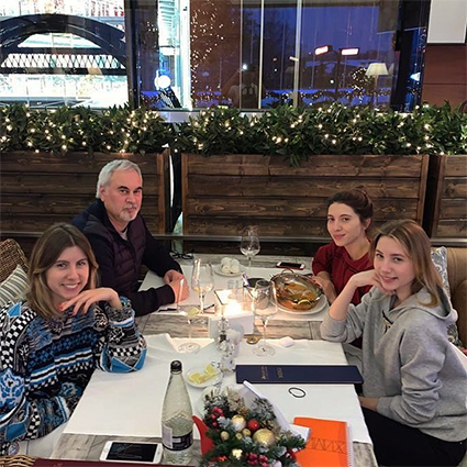 Валерий Меладзе с юмором прокомментировал скорое появление шестого ребенка Валерий Меладзе с юмором прокомментировал скорое появление шестого ребенка Звездные пары