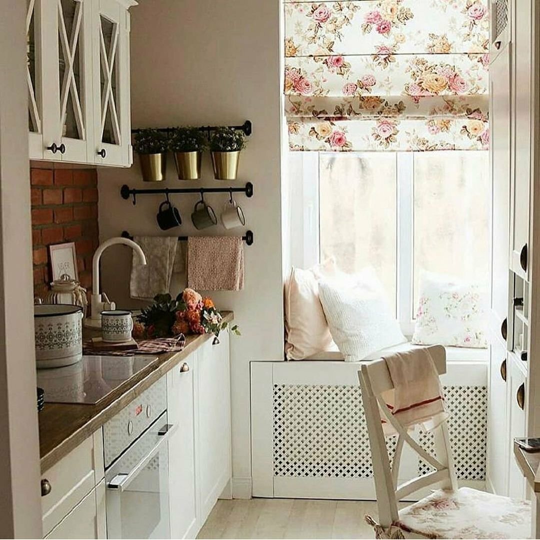 Уютная и красивая мини-кухня 5 кв.м. Интересное решение для владельцев маленьких кухонь