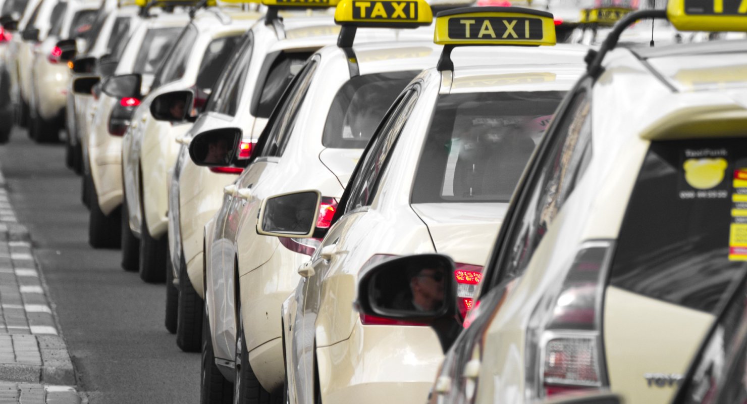 Администрация Белгорода предлагает такси 3 000 000 рублей за перевозки по городу