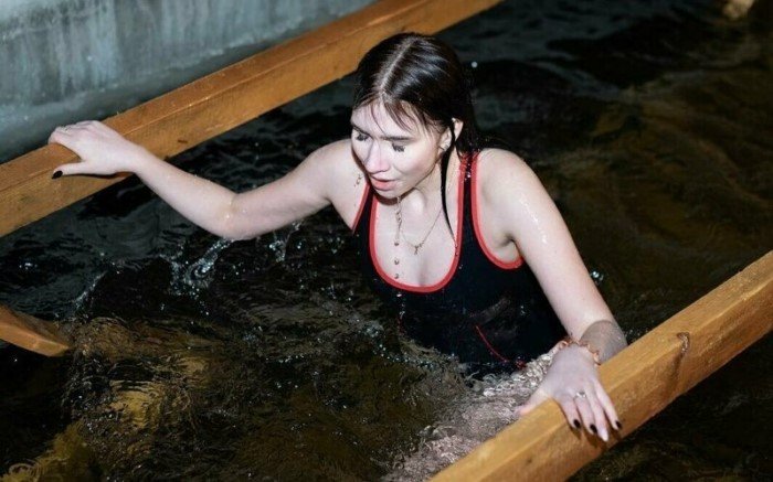 Самые горячие девушки крещенских купаний 2019