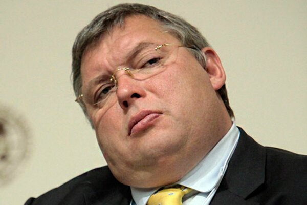 Сколько в России чиновников и какие у них зарплаты?