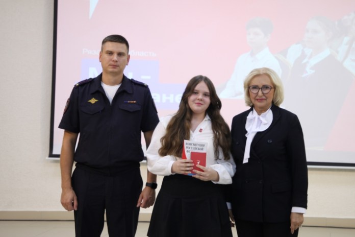 Татьяна Панфилова вручила паспорта юным рязанцам