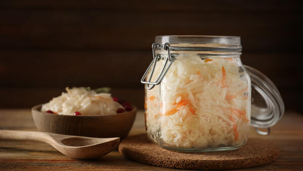 Витаминная бомба для иммунитета: как заквасить капусту без пены, слизи и темных пятен
