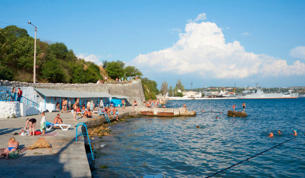 Старейший севастопольский пляж планируют открыть, но время посещения ограничат 