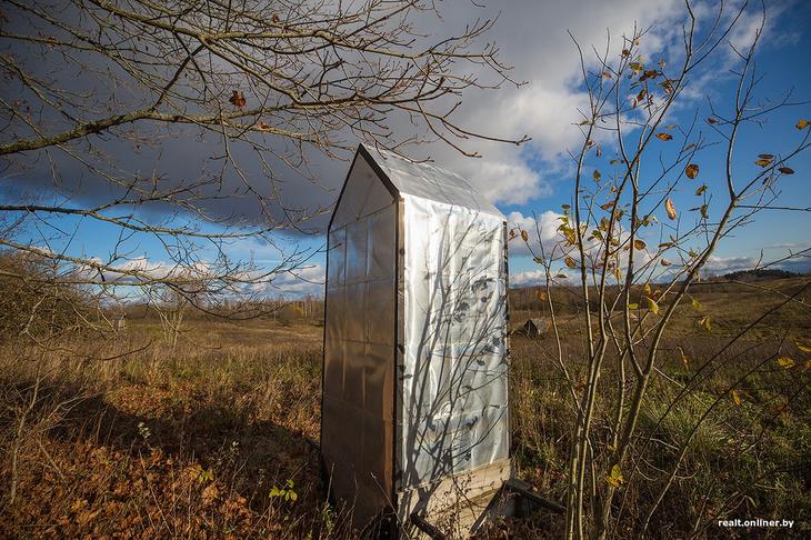 «Вложил сюда все свои сбережения». Как один человек возрождает деревню на Голубых озерах 