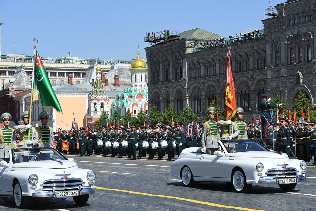 Путин принял парад Победы на Красной площади