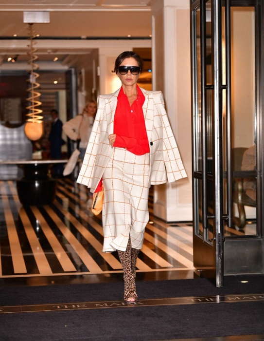 Стильный деловой гардероб: 7 секретов Виктории Бэкхем, которые всегда работают Стильный деловой гардероб: 7 секретов Виктории Бэкхем, которые всегда работают Виктория Бэкхем,деловой стиль,знаменитости,иконы стиля,мода и красота,модные образы,стиль