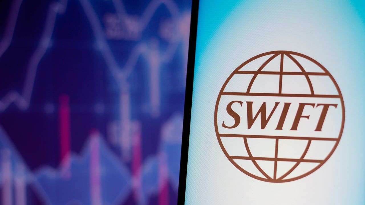 WSJ: США намерены отключить от системы SWIFT больше российских банков Экономика