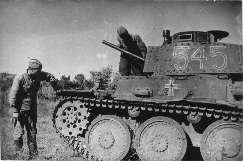 Использование трофейных немецких танков и САУ в начальный период Великой Отечественной войны Использование трофейных немецких танков и САУ в начальный период Великой Отечественной войны оружие,танки