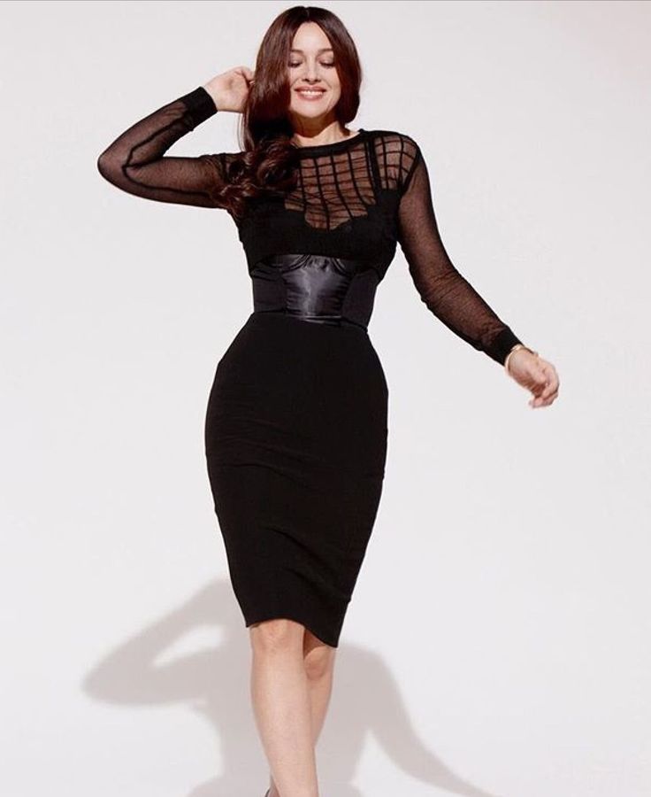 Шикарная Моника Беллуччи и ее коллекция черных роскошных нарядов Шикарная Моника Беллуччи и ее коллекция черных роскошных нарядов супер