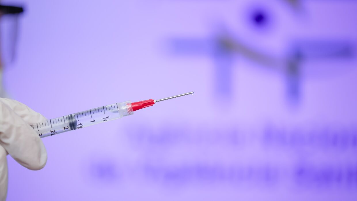 Россия зарегистрировала третью вакцину от коронавируса. События дня. ФАН-ТВ