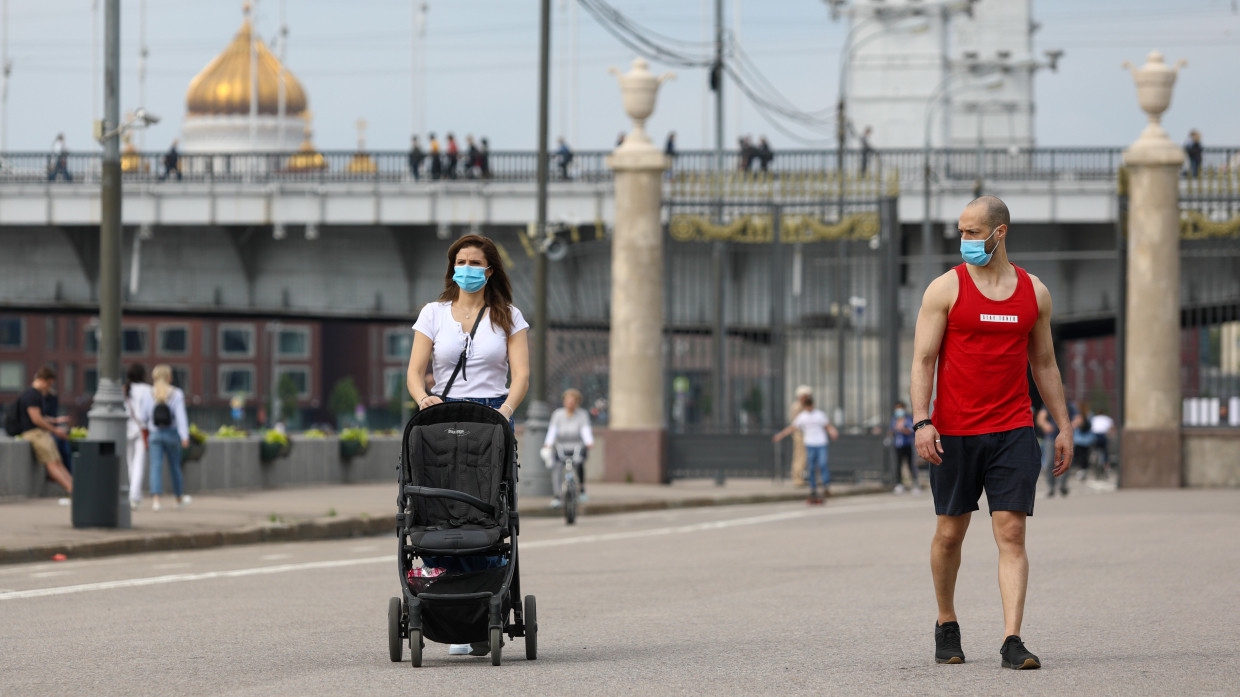 Мясников раскритиковал рекомендацию Роспотребнадзора носить маску в жару