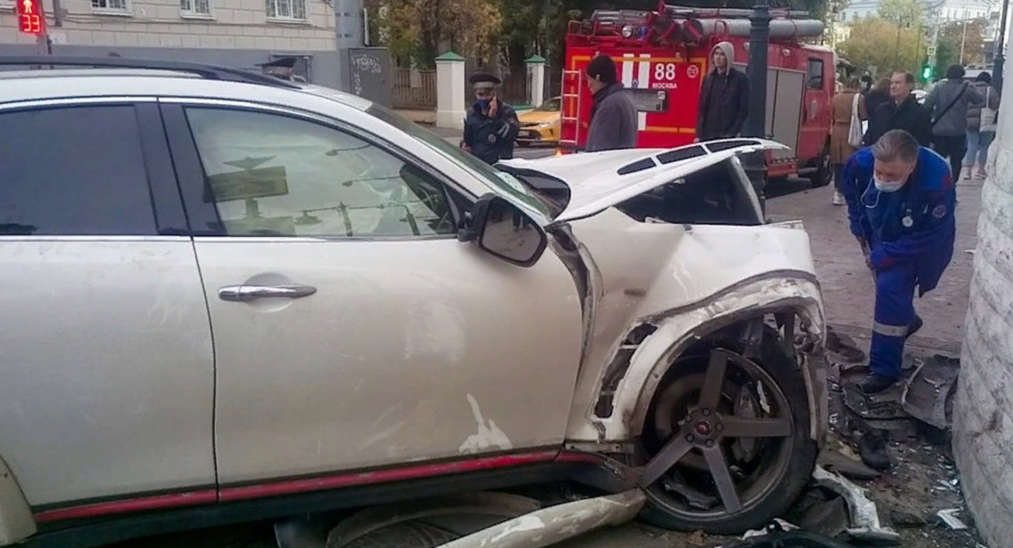 В Москве азербайджанского рэпера осудили за ДТП и лишили прав Автомобили