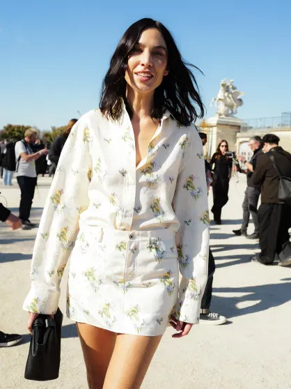 Неделя моды в Париже: Дева Кассель, Ксения Собчак, Шарлиз Терон, Ольга Карпуть и дочь Миллы Йовович на показе Dior Собчак, СобчакКсения, Карпуть, Шарлиз, Терон, Андерсон, Ольга, марта, КарпутьОльга, вуалью, кружевной, белыми, кюлотами, блузкой, 43летняя, головной, сочетала, 44летняя, ногах, фактурным