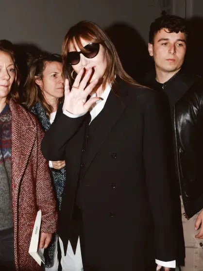 Неделя моды в Милане: Моника Беллуччи, Джессика Альба с 14-летней дочерью, Елена Перминова и Ума Турман на показе Fendi Неделя моды в Милане: Моника Беллуччи, Джессика Альба с 14-летней дочерью, Елена Перминова и Ума Турман на показе Fendi calvin klein,fendi,город милан,instagram (инстаграм),социальная сеть,lvmh,Анна Винтур,Бернар Арно,дакота фаннинг,Джессика Альба,Елена Перминова,король карл (iii),лиля коллинз,Мартин Скорсезе,марья грация кьюри,Моника Беллуччи,мэри лист,Наталья Водянова