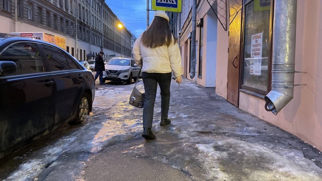 Когда потеплеет в мае в спб. Гололед в Петербурге. Лед на улицах в Питере. Скользко на улице. Гололед на улице.