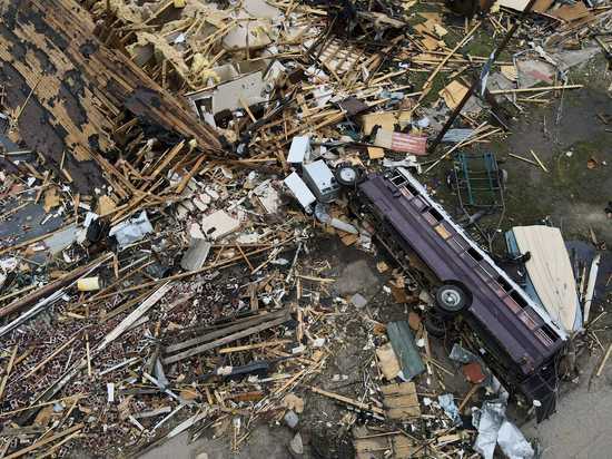 Байден объявил режим ЧП из-за торнадо в Миссисипи: кварталы превращены в руины