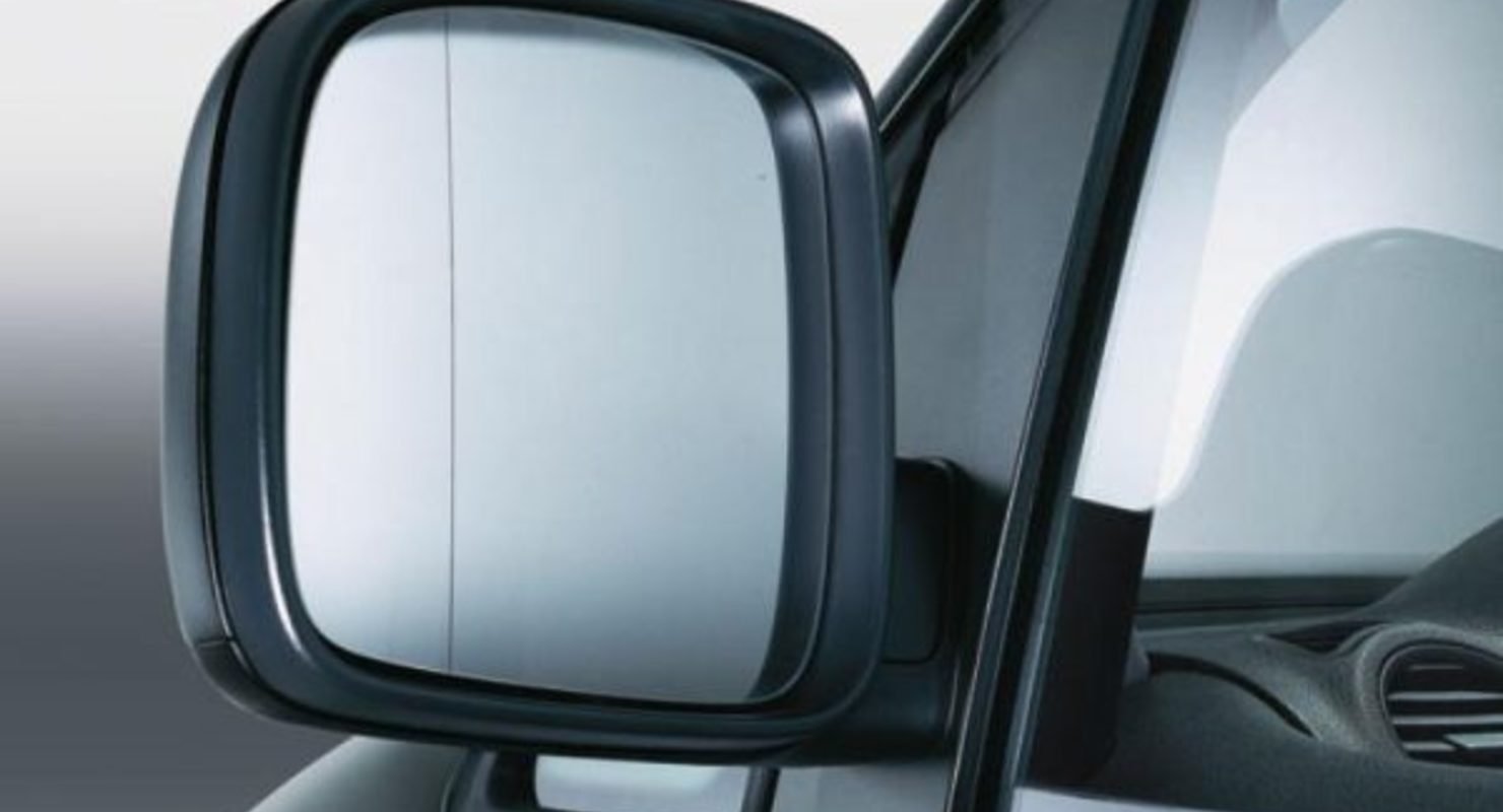Вертикальная полоса на боковом зеркале авто: для чего она нужна Автомобили