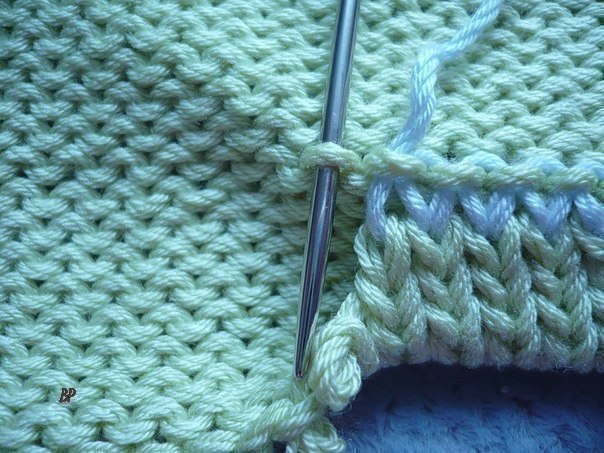 Как "подкетлевать" низ рукава, если его вяжут сверху-вниз