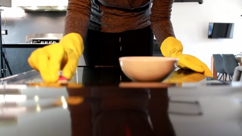 Как быстро почистить духовку до блеска