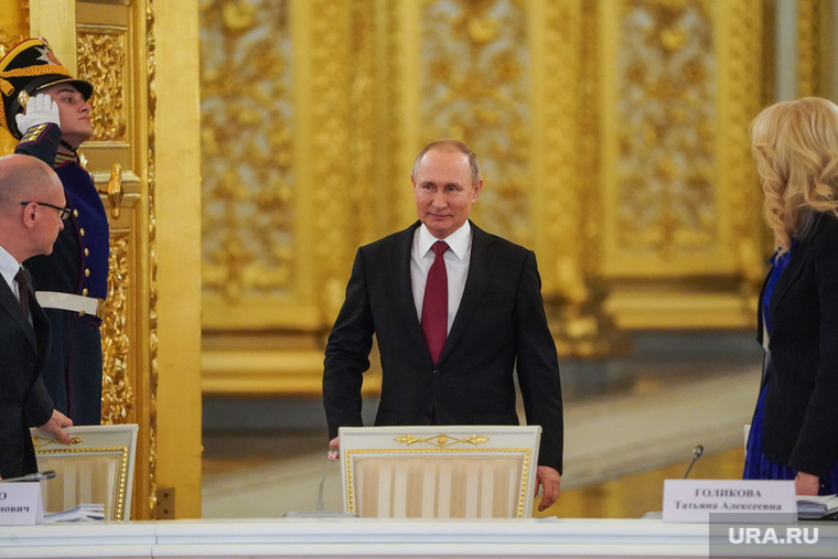 Россия призвала Bloomberg извиниться за фейк о рейтинге Путина