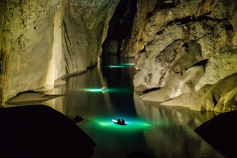 Внутри самой большой пещеры планеты: завораживающие фото из пещеры Шондонг