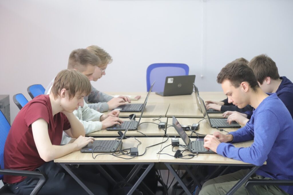 Сергей Кравцов, Максим Орешкин и Павел Малков посетили Рязанский колледж электроники