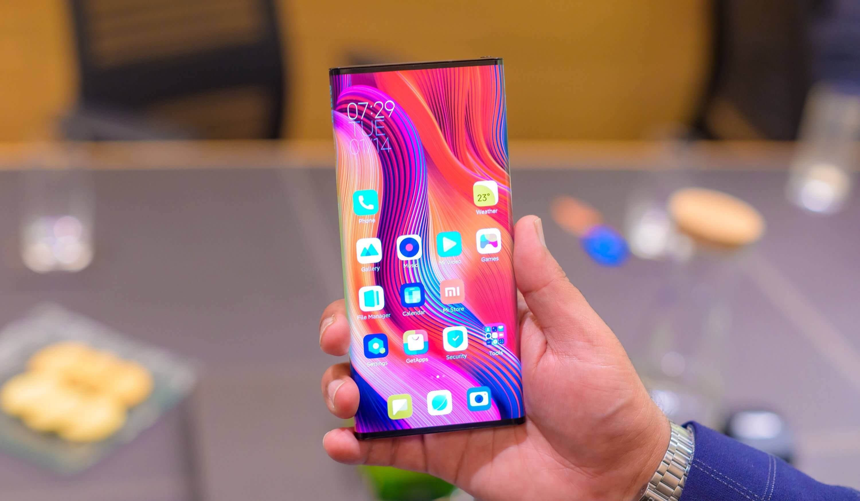 Xiaomi Mi Mix Alpha с бесконечным дисплеем поступает в продажу