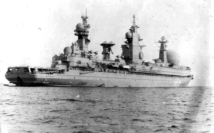 Что скрывается под загадочным огромным шаром на палубе советского корабля Что скрывается под загадочным огромным шаром на палубе советского корабля авто и мото,автоновости