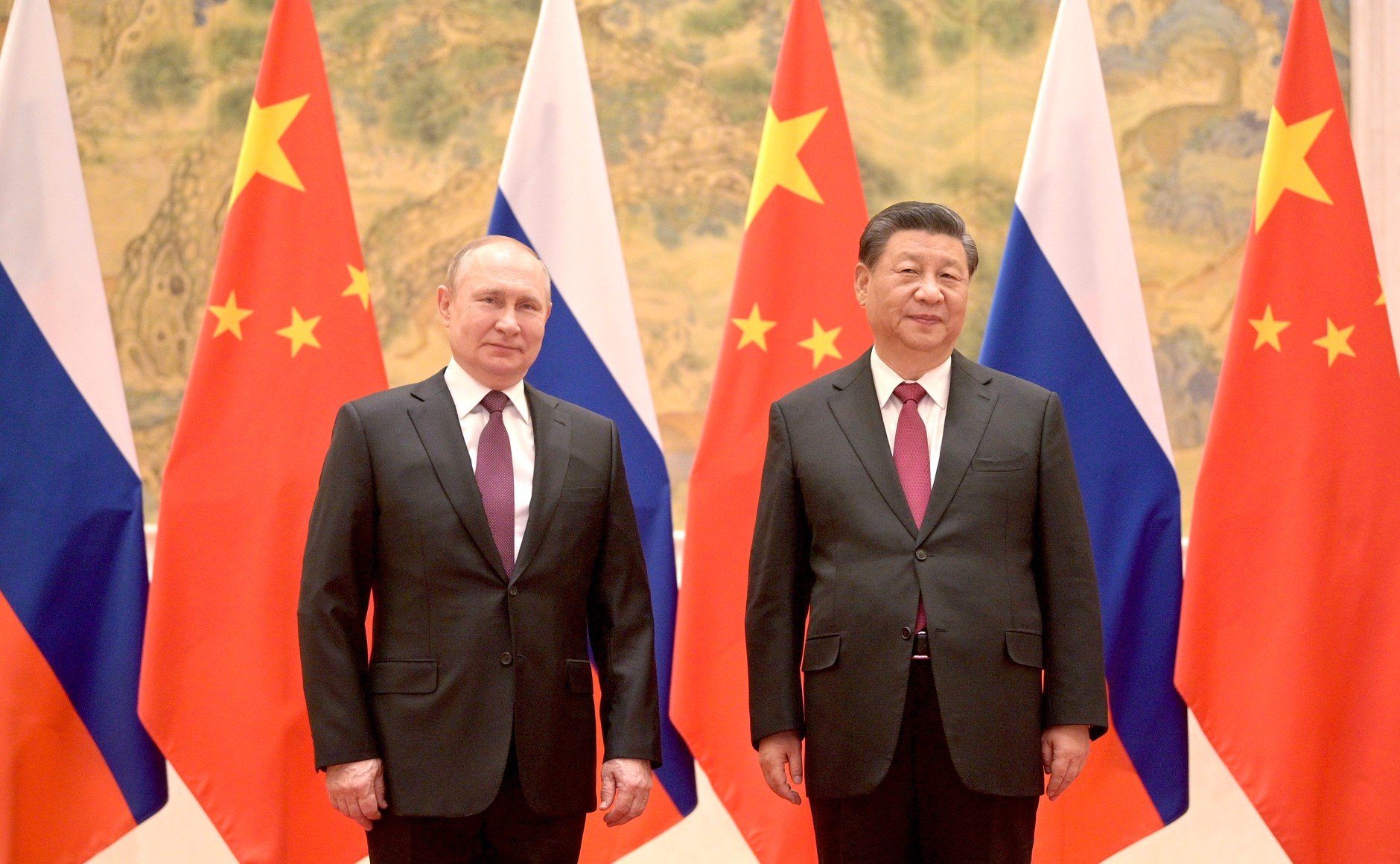 Президент РФ Владимир Путин прибыл сегодня в Пекин и провел переговоры с китайским лидеров...