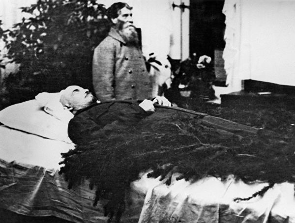 Владимир Ильич Ленин на смертном одре. Резиденция Горки. 22-23 января 1924 года 