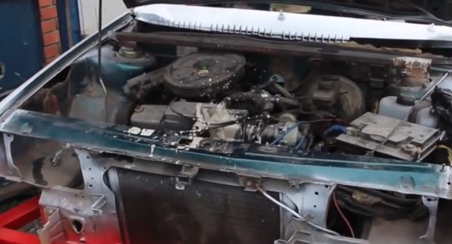 Блогеры залили в двигатель шампунь вместо масла ради эксперимента