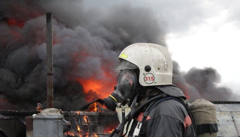 Склады загорелись в Кызыле на площади около 3 тыс. «квадратов» Происшествия