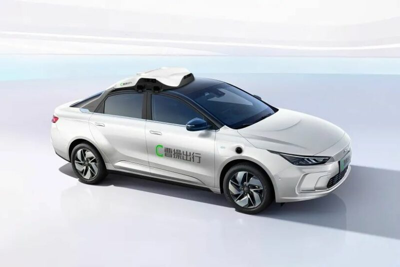 Geely запускает новый бренд Cao Cao Auto. Первая модель Cao Cao 60 дебютирует 29 марта