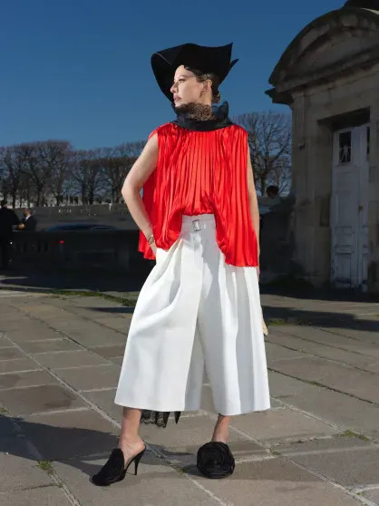 Неделя моды в Париже: Дева Кассель, Ксения Собчак, Шарлиз Терон, Ольга Карпуть и дочь Миллы Йовович на показе Dior Собчак, СобчакКсения, Карпуть, Шарлиз, Терон, Андерсон, Ольга, марта, КарпутьОльга, вуалью, кружевной, белыми, кюлотами, блузкой, 43летняя, головной, сочетала, 44летняя, ногах, фактурным