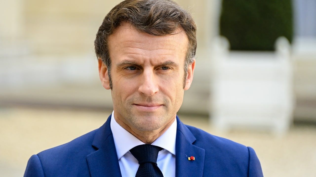 Французские интеллектуалы зовут граждан на протесты против Макрона