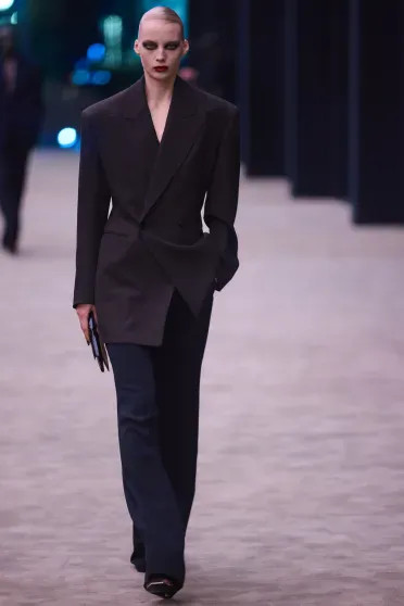 Белла Хадид, Рози Хантингтон-Уайтли, Кейт Мосс, Оливия Уайлд, Марк Эйдельштейн с девушкой и дети звёзд на показе Saint Laurent benjamin cremel,kristy sparow,laurent saintlaurent,айрис лоу,Алеся Кафельникова,алина миллер,Белла Хадид,джейн биркин,джуд лоу,зоя кравиц,Кейт Мосс,леон лурдес,Марк Эйдельштейн,матильда пино,Мишель Пфайффер,надежда ли коэн,Оливия Уайлд,Рози Хантингтон-Уайтли,татьяна чурбанова,франсуа-анри пино,Шарлотта Генсбур,эрин уоссон