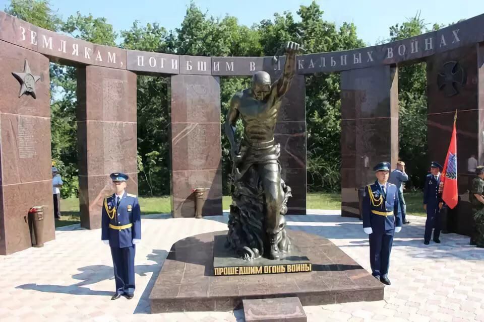 Парк победы первая победа. Парк Победы г.Саратов. Парк Победы Саратов. Памятник Победы в Саратове. Мемориальный парк Саратова.