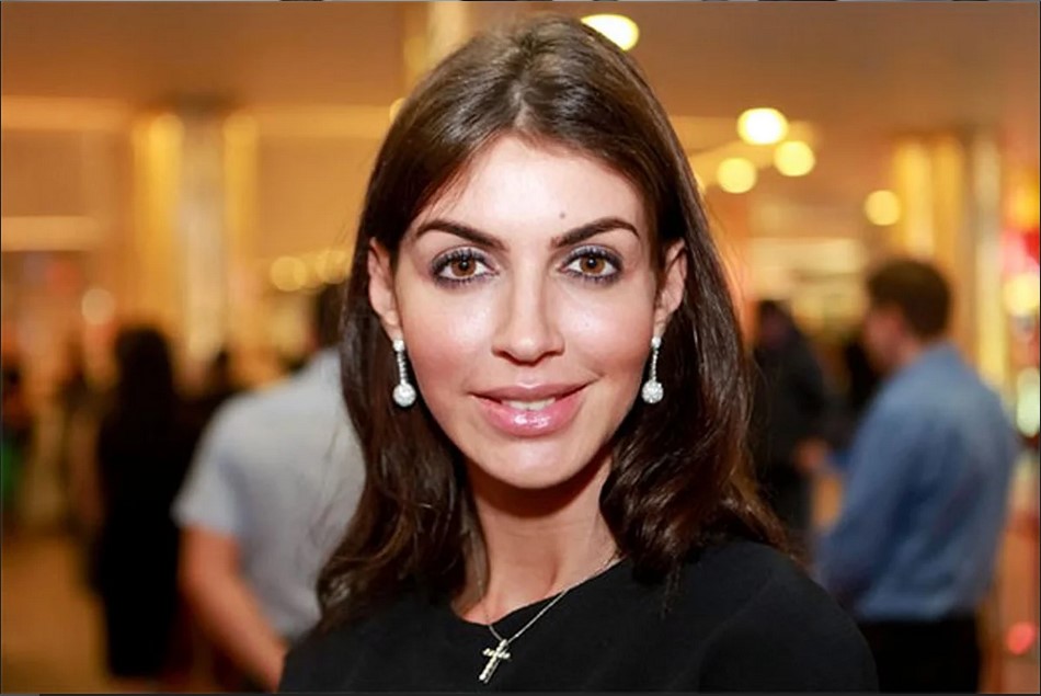 Аршавин выставляет на улицу бывшую жену с дочерью, требуя освободить квартиру Аршавин выставляет на улицу бывшую жену с дочерью, требуя освободить квартиру