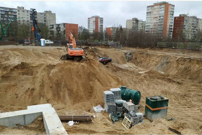 Это жестоко! Посмотрите, как обошлись в Вильнюсе с автомобилями, мешавшими стройке сказал, компании, Ауримас, Мартинкенас, автомобили, принадлежат, месте, машины, арендовал, оператор, Karklita, владельцев, Жителей, начать, решено, добавил, убирали, продолжаются, поиски, участка