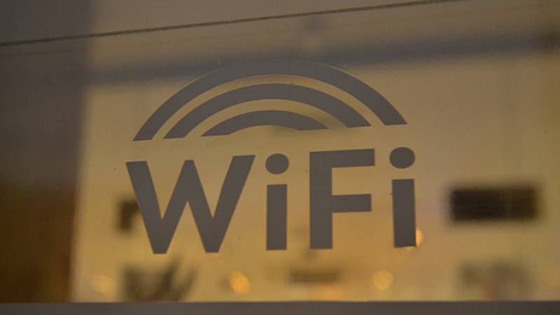 Эксперт Назаренко призвал отключать неиспользуемый Wi-Fi-роутер Общество