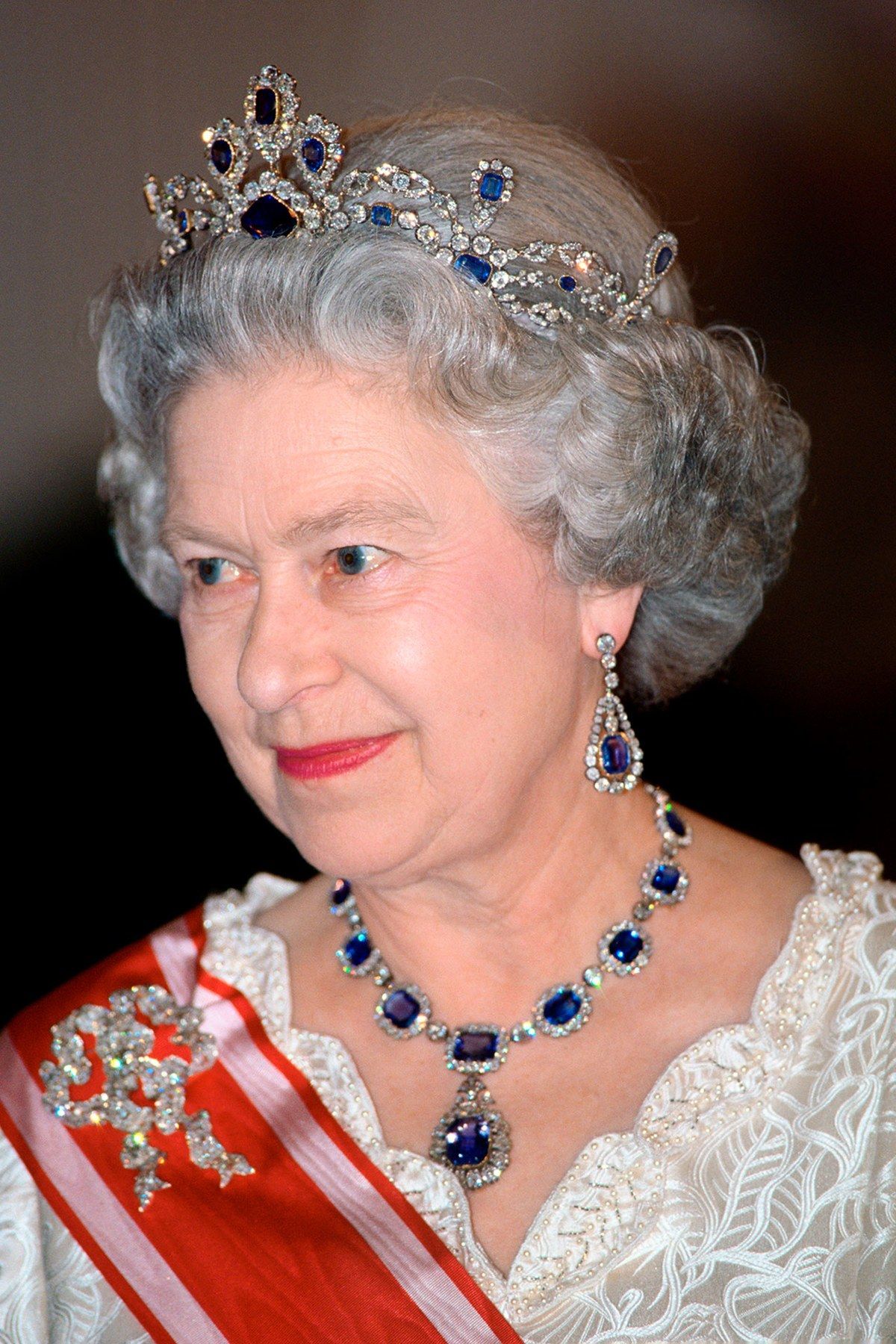 Королева Елизавета Великобритании с тиарой