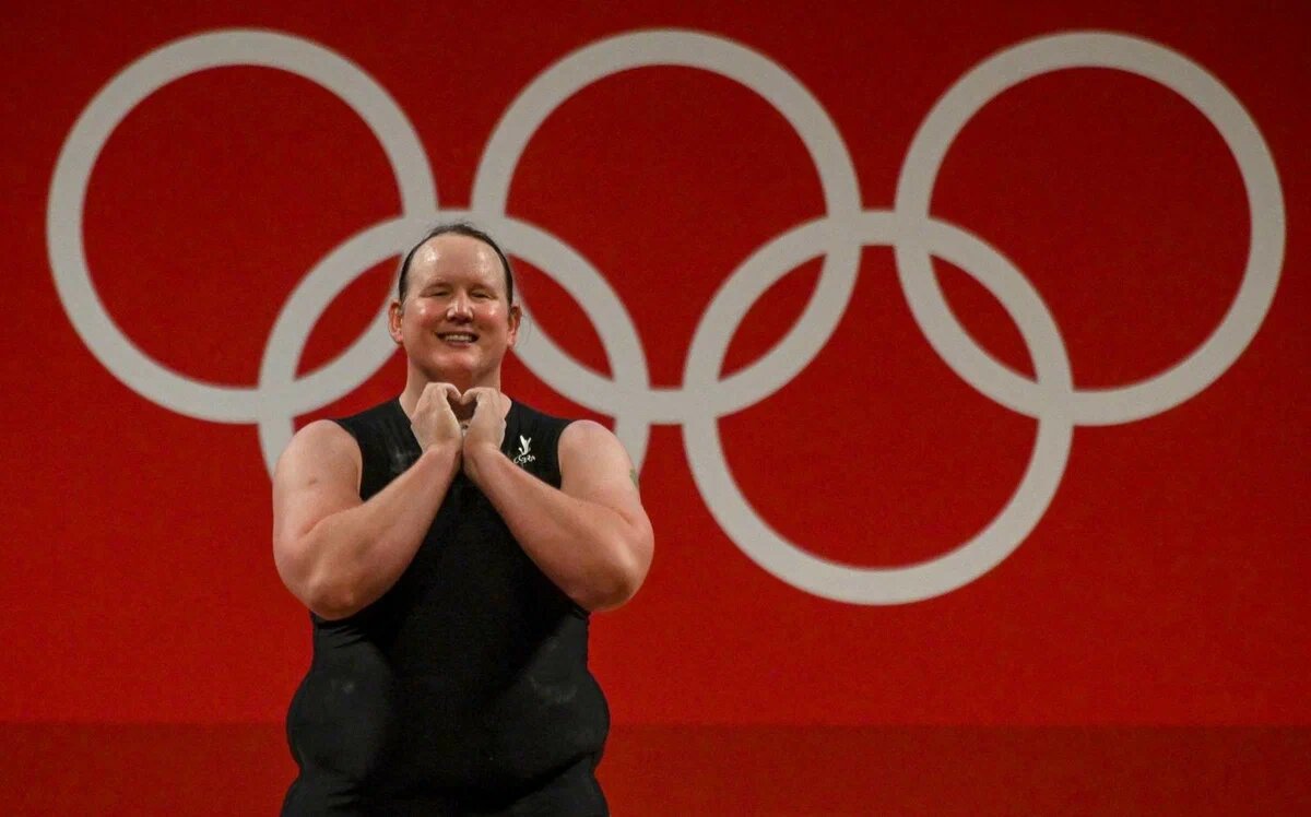 "Женщина" - тяжелоатлетка Лорел Хаббард — первый трансгендер в олимпийской истории